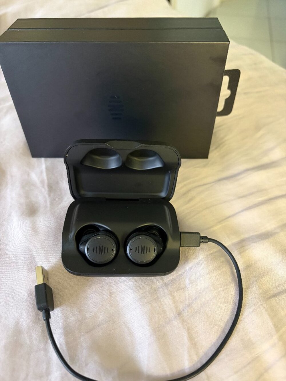 Nuheara IQ buds 2 Max, ( 2) QstreamTV & (1) Bluetooth for plane
